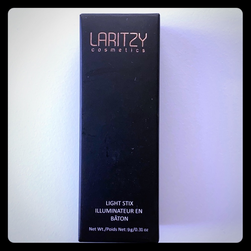 NIB LARITZY cosmetics Light Stix Halo Illuminator